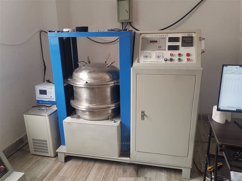 High-Temperature Vacuum Thermal Conductivity Tester for Carbon Felt image 3